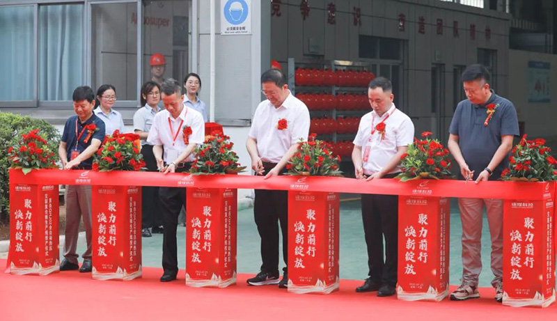 Yang pertama di China! Penyelidikan dan pembangunan bebas! Barisan pengeluaran panel komposit penjimatan tenaga hiasan mula beroperasi
    